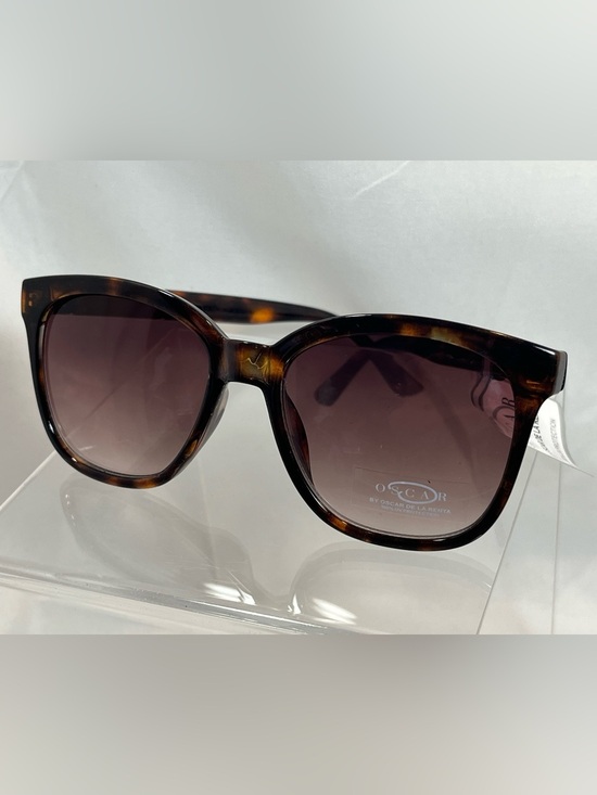 NWT Oscar de la Renta Tortoiseshell Sunglasses with Brown Gradient Lenses main image 4